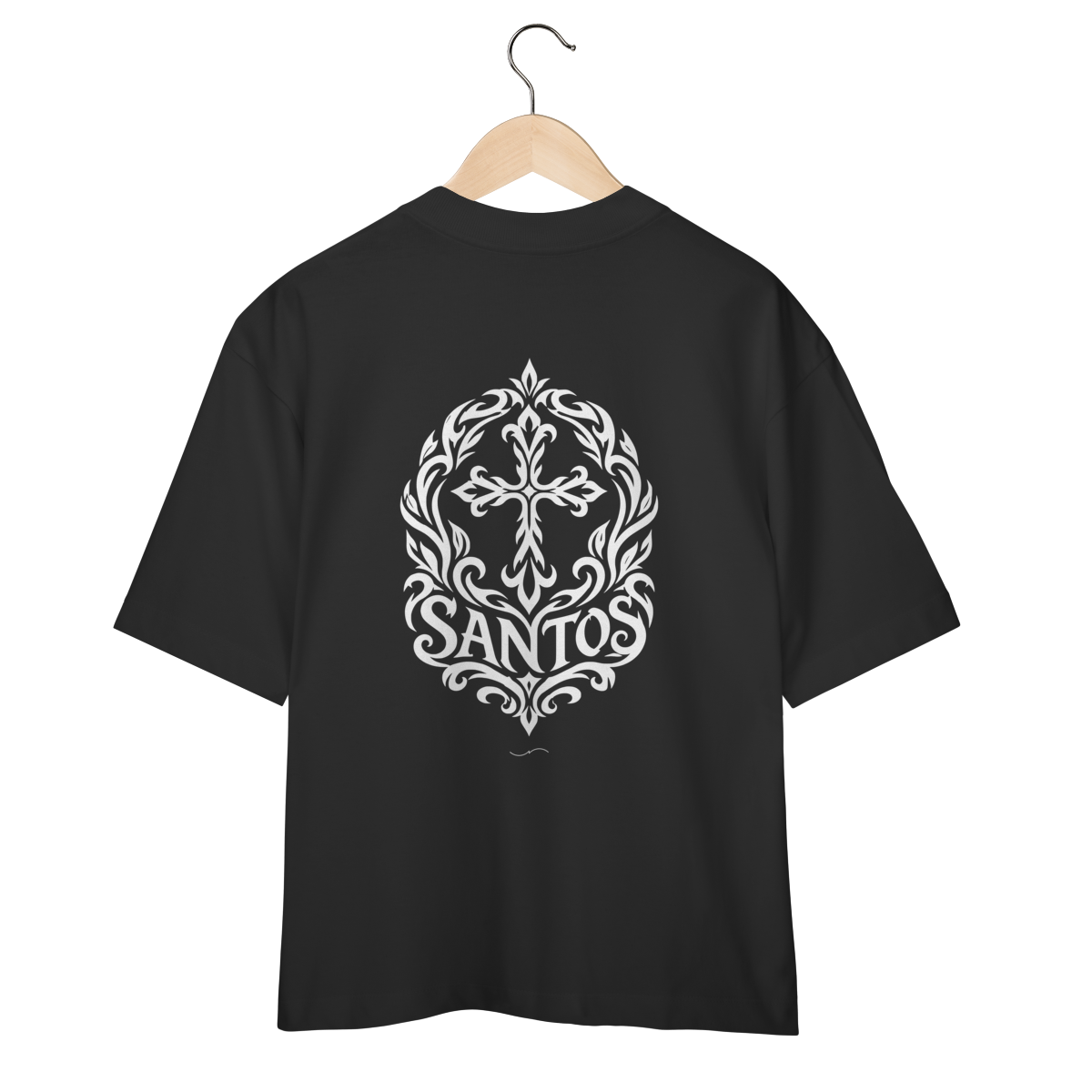 Mockup de Oversized Tribal Branca em preto