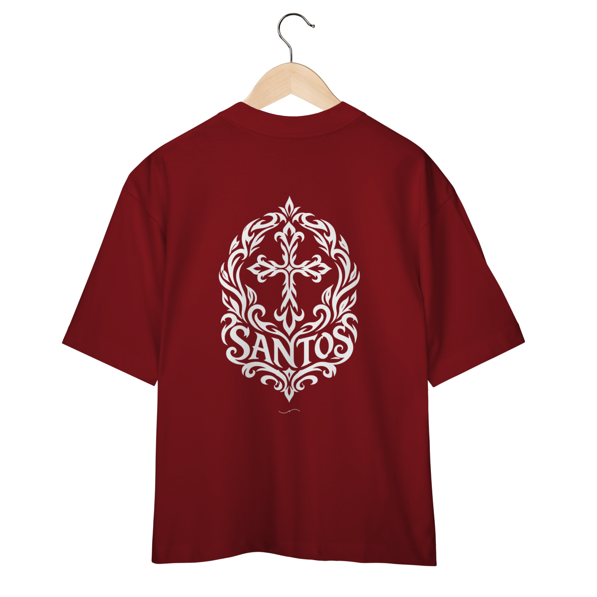Mockup de Oversized Tribal Branca em vinho