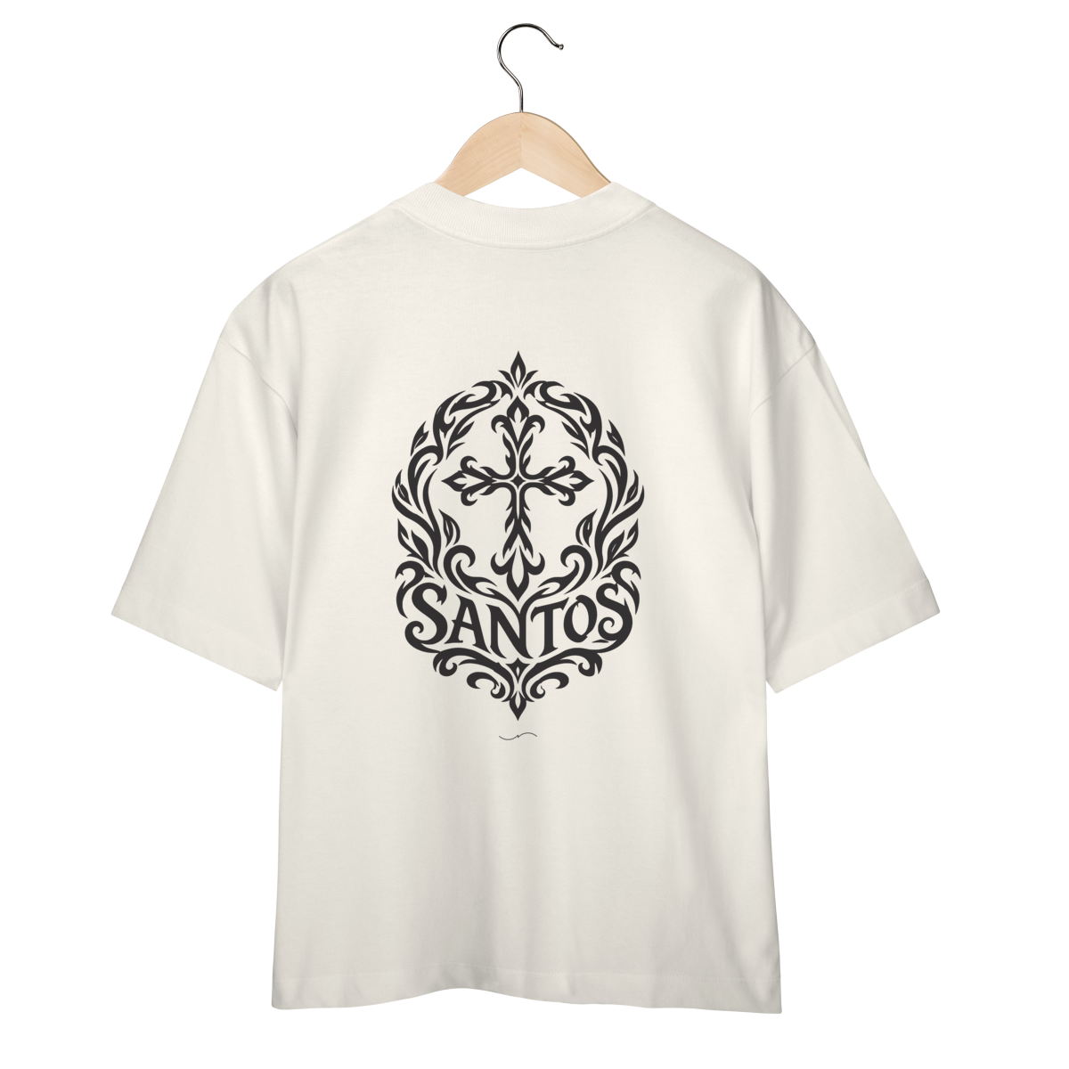 Mockup de Oversized Tribal Preta em off-white