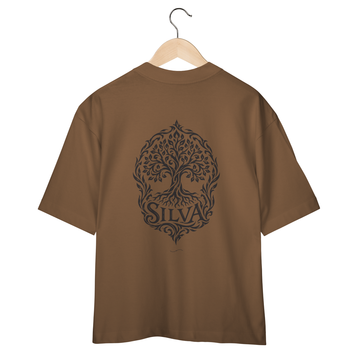 Mockup de Oversized Tribal Preta Costas em marrom