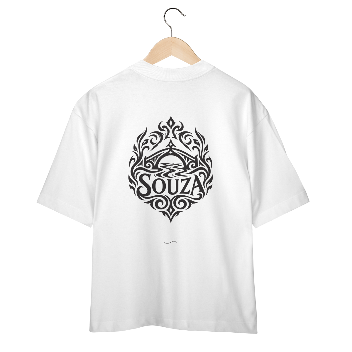 Mockup de Oversized Tribal Preta em branco